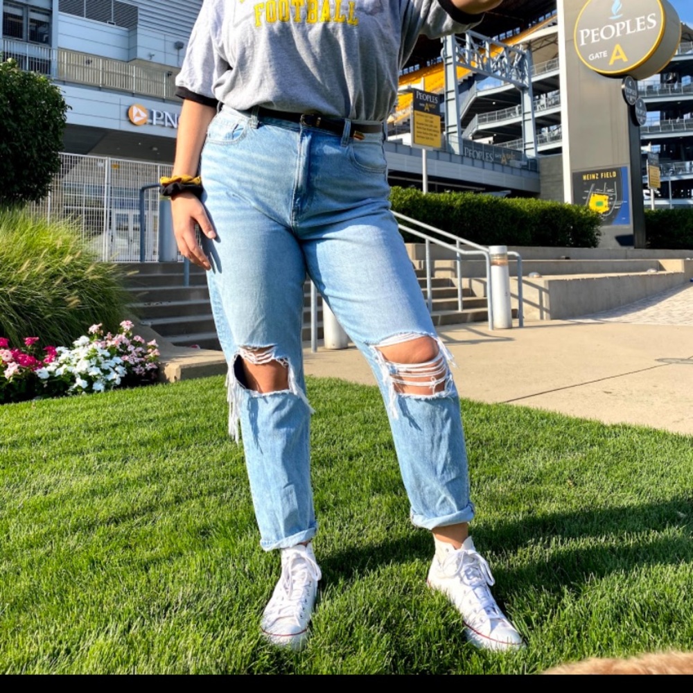 American Eagle Ankle Mom Jeans